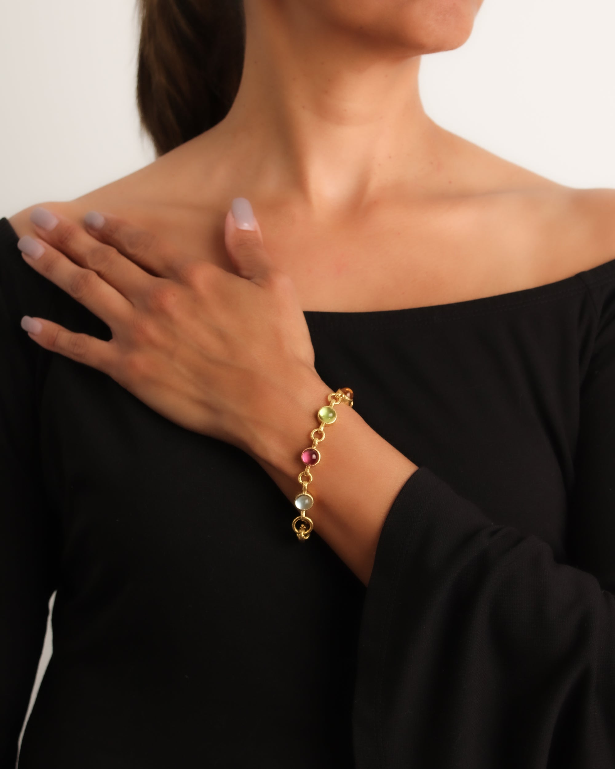 Round Cabochon Stone Bracelet with 'Circle' Clasp