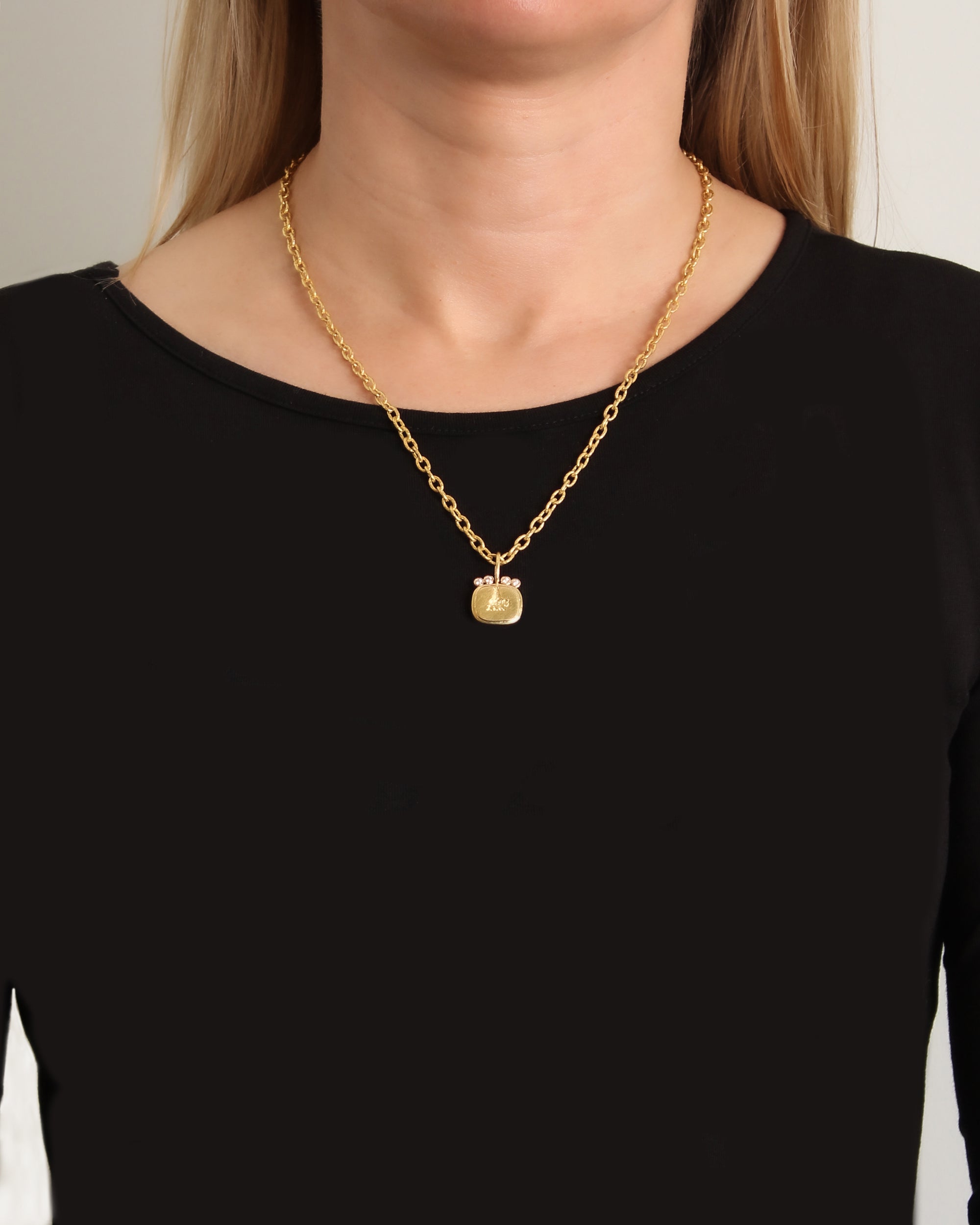 Gold 'Elephant and Castle' and Diamonds Pendant