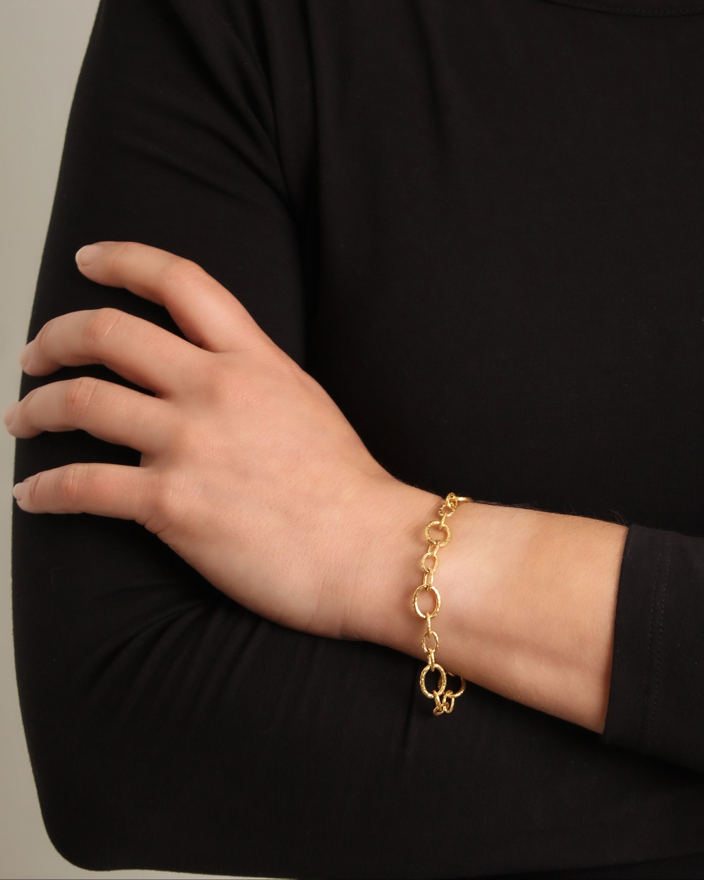 Small 'Garda' Bracelet with Circle Clasp – Elizabeth Locke Jewels
