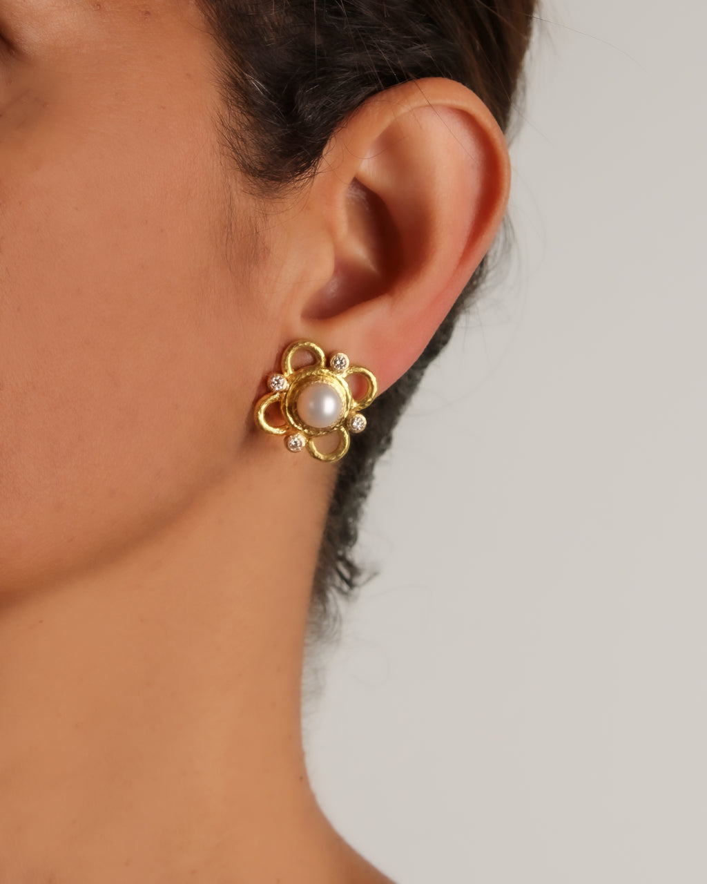 Pearl with Wire Arches Earrings
