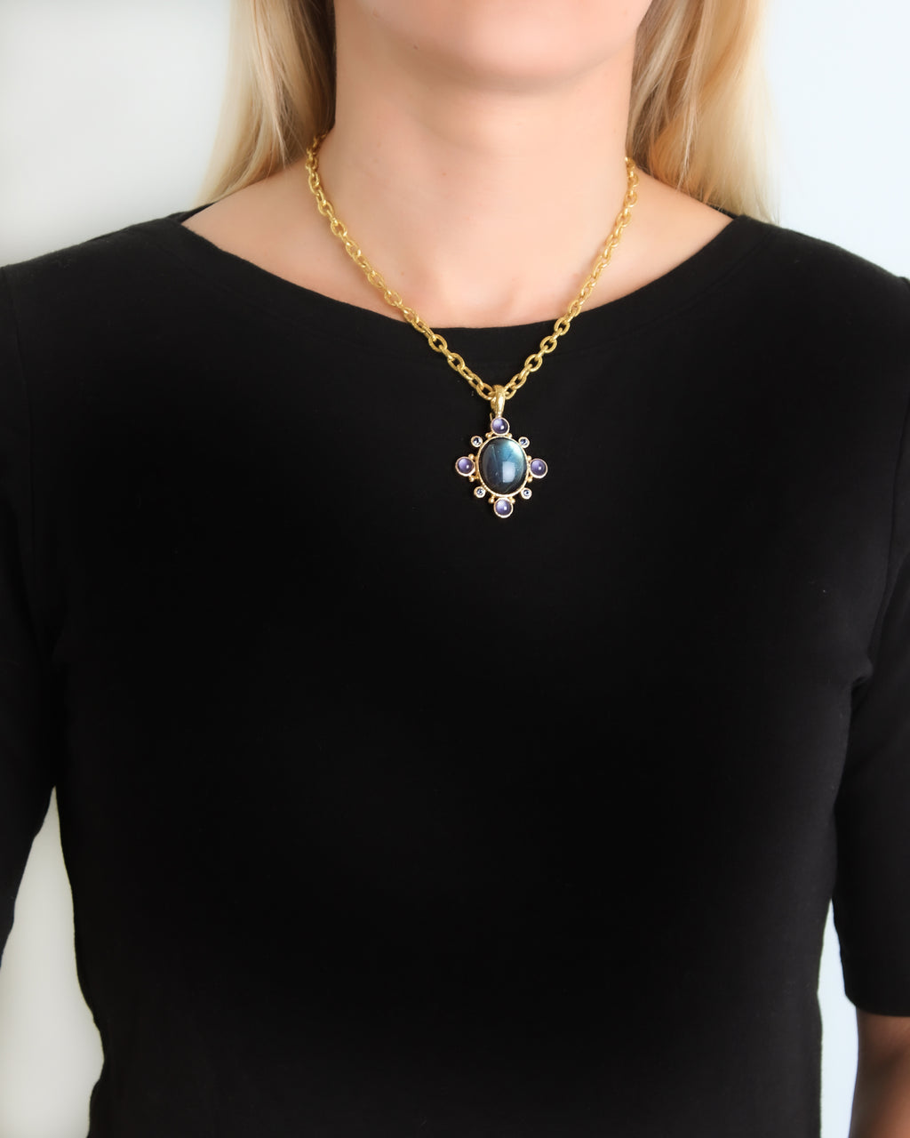 labradoLabradorite and Blue Sapphire Pendantrite, iolite, and blue sapphire  pendant