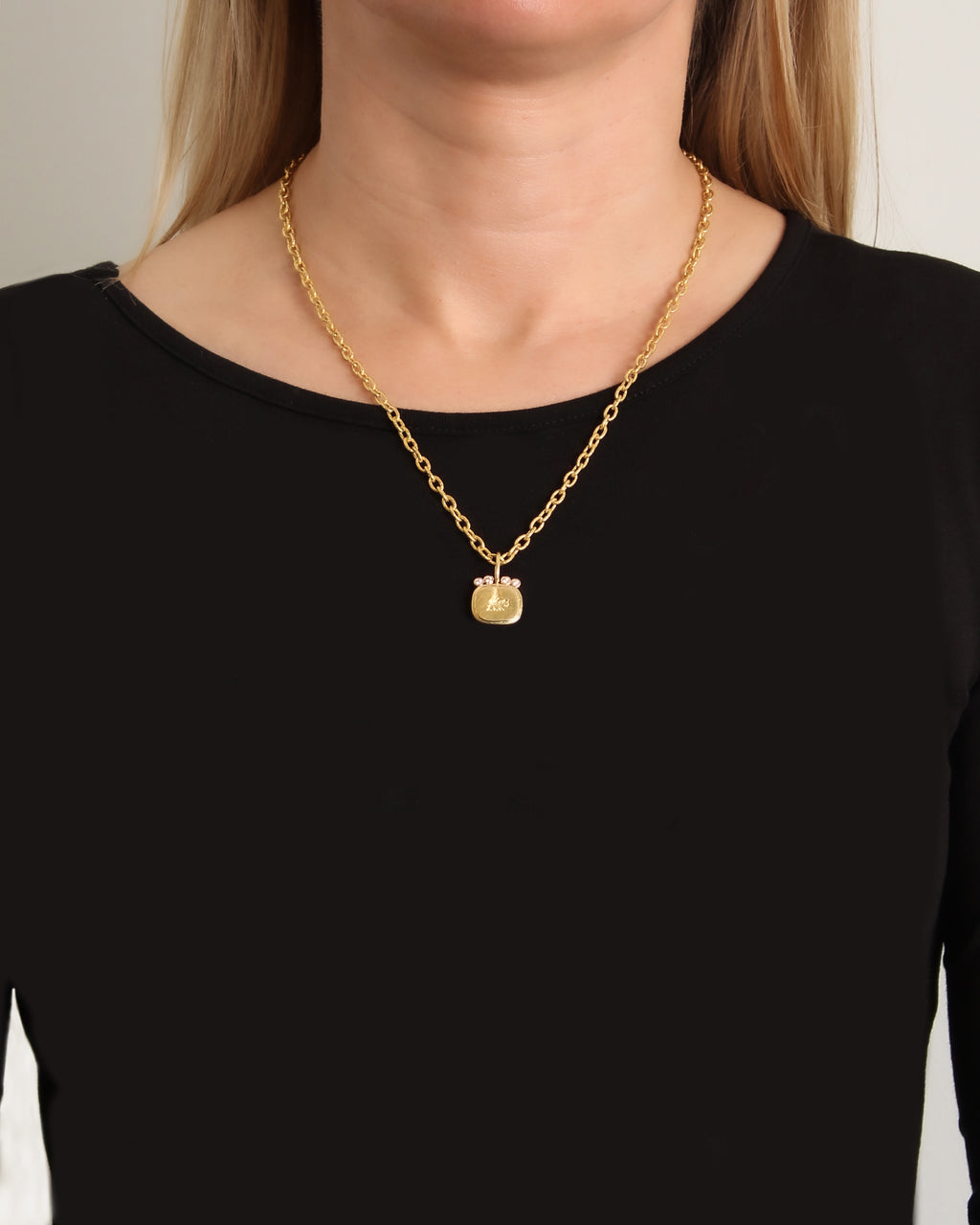 Gold 'Elephant and Castle' and Diamonds Pendant