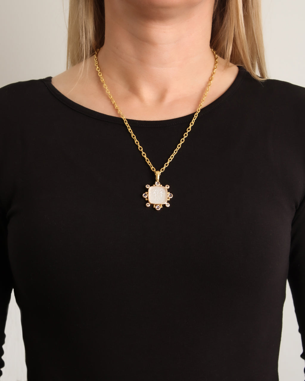 Mulberry 'Three Graces' and Amethyst Pendant