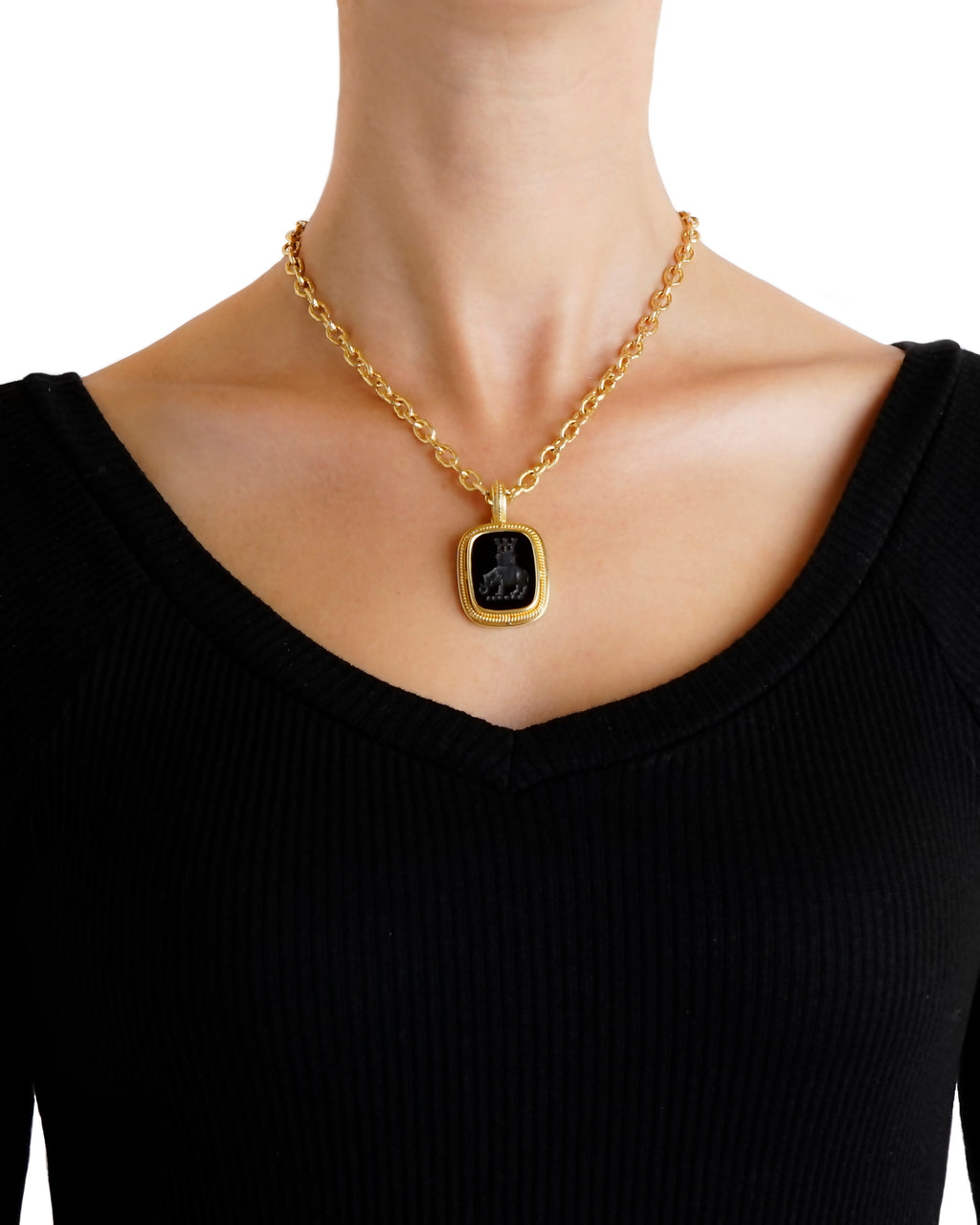 Onyx 'Elephant and Castle' Pendant