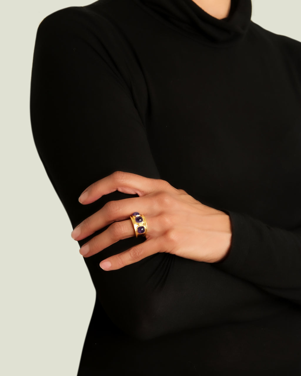 Cushion Iolite in a Tapered Cigar Band