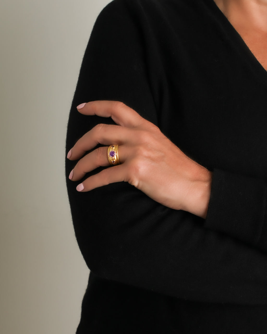 Purple Sapphire Ring in Bombe